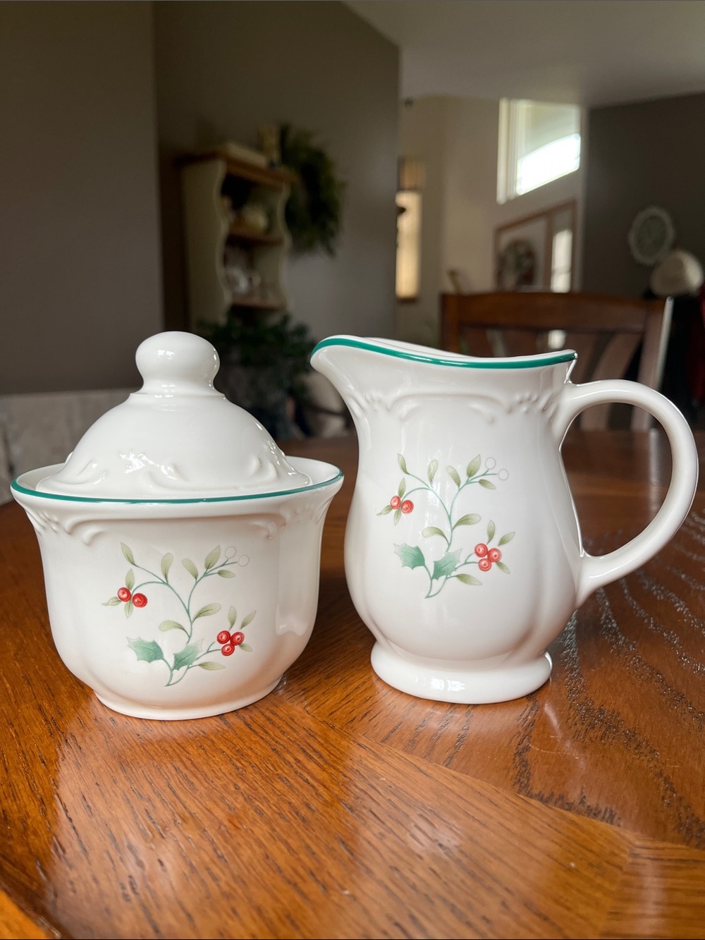 Pfaltzgraff Winterberry Creamer and Sugar Bowl Set with Lid